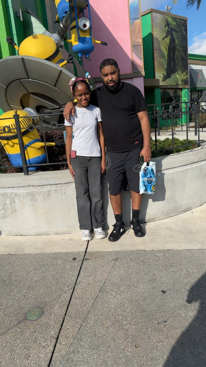 miguelblanco__'s tweet photo. Universal wit my youngest daughter https://t.co/ak7uk7Rw3P