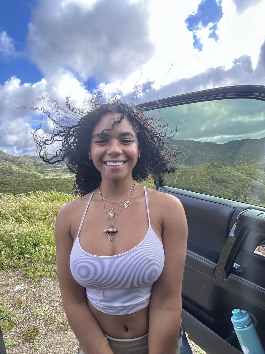 doubleGG283197's tweet photo. I love taking long drives through the mountains! ⛰️ https://t.co/d4Xn2rLA2A