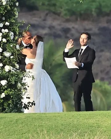HabisNontonFilm's tweet photo. Tobey Maguire jadi penghulu yang meresmikan pernikahan mantan istrinya, Jennifer Meyer dengan Geoffrey Ogunlesi.

Maguire &amp; Meyer setelah 9 tahun nikah dari 2007, mengumumkan pisah rumah Oktober 2016, lalu akhirnya resmi bercerai 21 September 2026. https://t.co/6vWPPi4pY3
