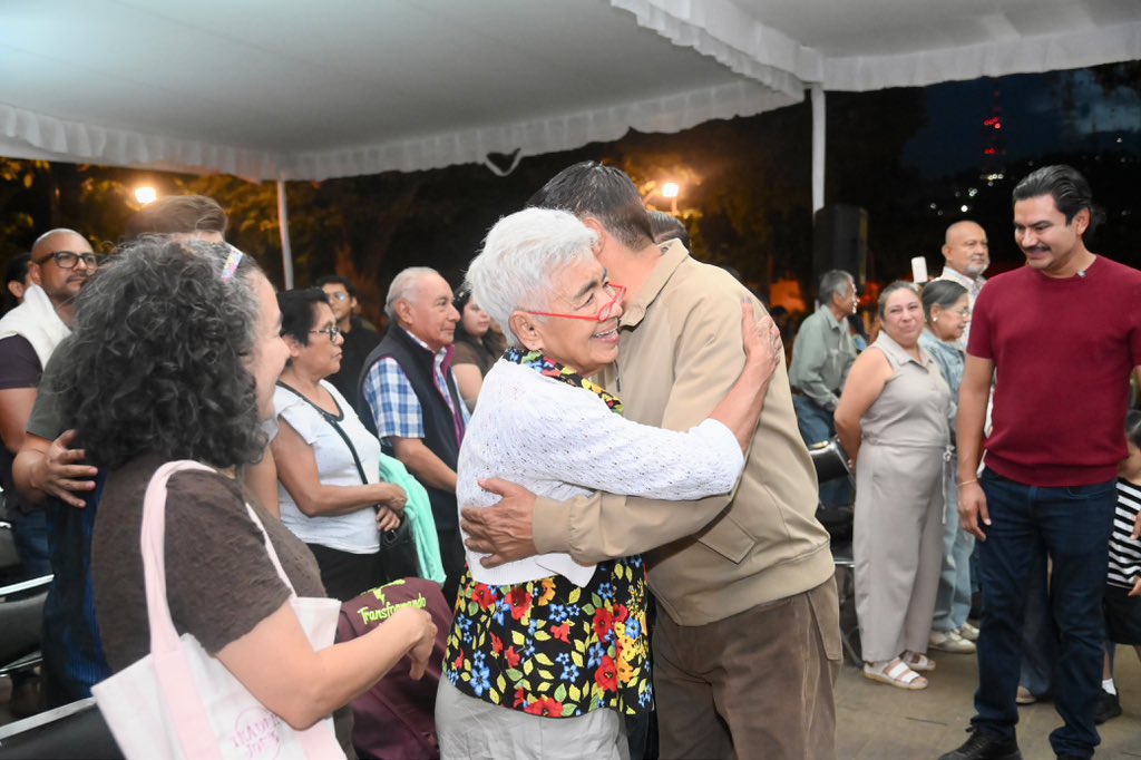 salomonj's tweet photo. Inauguramos las Fuentes Danzantes en El Llano, un nuevo atractivo para las familias oaxaqueñas.

Cada vez nuestra ciudad cuenta con mejores espacios para todas y todos. Vengan y disfruten. https://t.co/xIeN39EFSk
