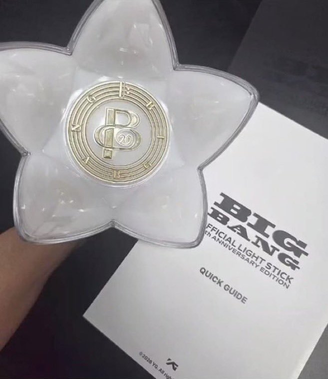 jungshecas's tweet photo. WTS want to sell 💛 Bangbong VIPs, 
🇸🇬 BIGBANG MERCH POP-UP  Singapore 💫

☑️3 Lightsticks remaining 
☑️We have all the merchandise and willing to ship  Globally

Can meetup for Singapore VIPs

USA, EUROPE VIPs Dm📩

Dm if interested to buy
#BIGBANG #BIGBANGPOPUP #Singapore https://t.co/Lt0NfxLcvK