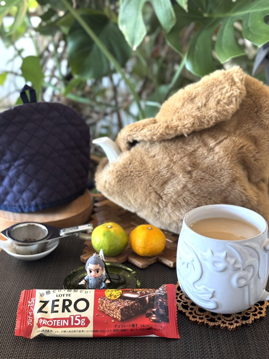 EA1879's tweet photo. お疲れ様です。
休日のお茶とビタミン、プロテインです。 https://t.co/oPCYLdeZnx