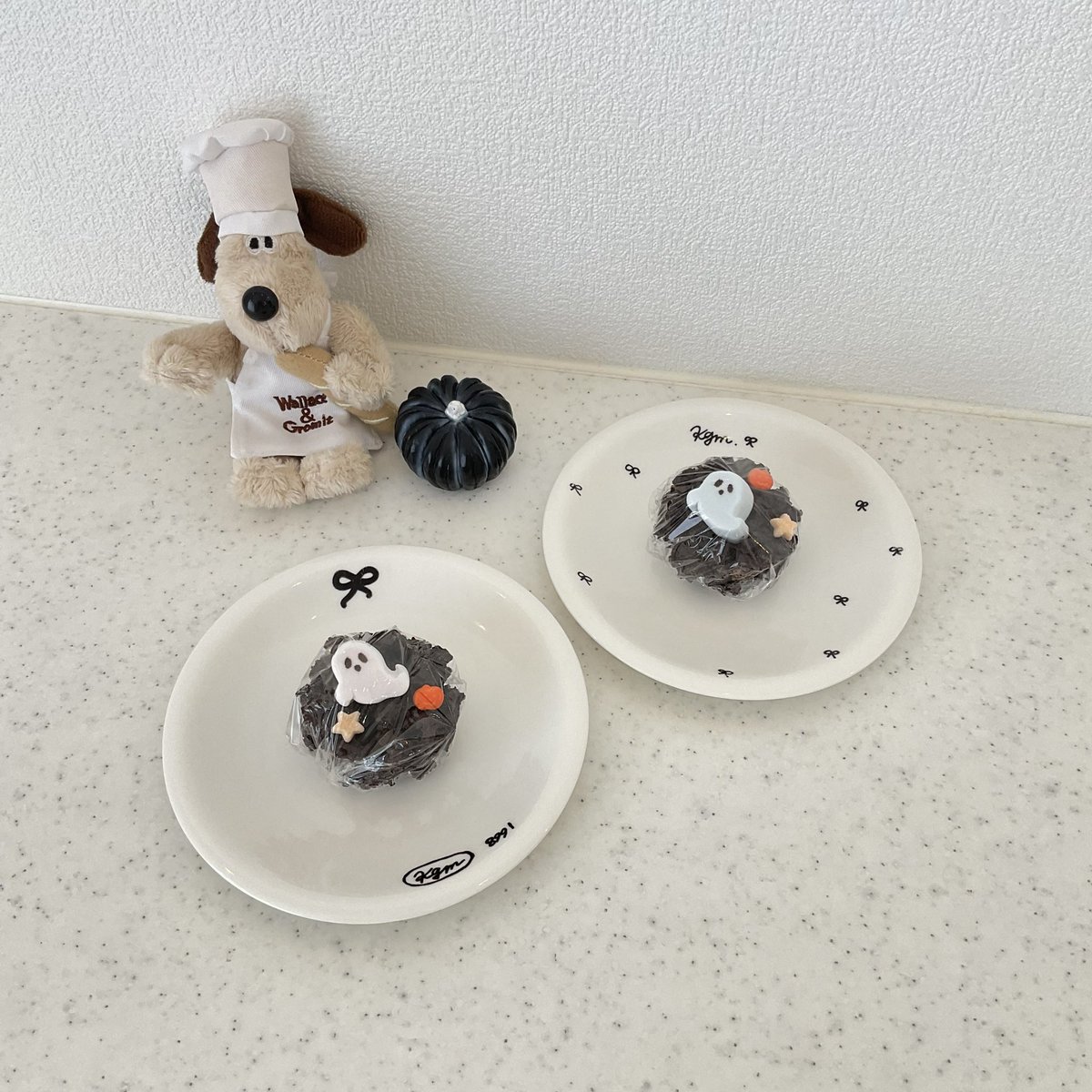 kogumaitancafe's tweet photo. 本日チョコクランチあります🍫
紅茶味のおばけクッキーも新登場👻🎃

ぜひお越しください☺️

#こぐまいたんカフェ #府中カフェ #中河原カフェ #推し活カフェ #オタ活 #韓国カフェ #ハロウィン #ハロウィンスイーツ #ハロウィンお菓子 #こぐまいたんカフェふわふわ巾着 #ガシャポン https://t.co/3lrQHT5iNV