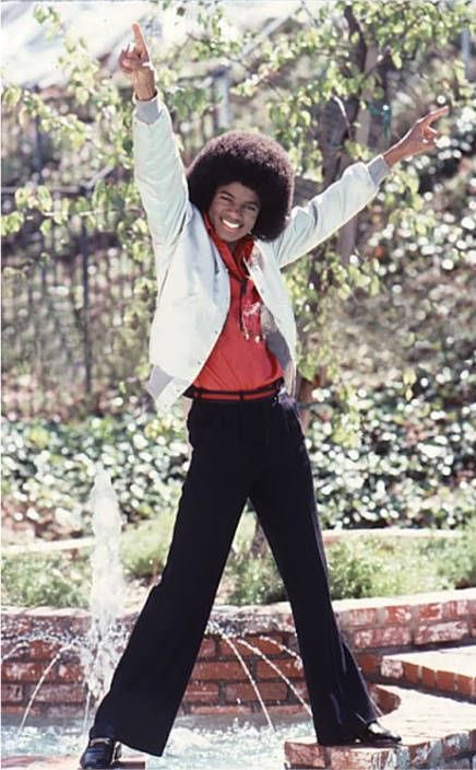 baderababy's tweet photo. post-80s mike’s style was stunning &amp; fabulous, but i feel like we don’t appreciate his pre-bad outfits enough… elegant, sophisticated, chic, ornate, poised, refined….. i’d argue that this was when his fashion was at its peak.. https://t.co/6QzvtR8JD7