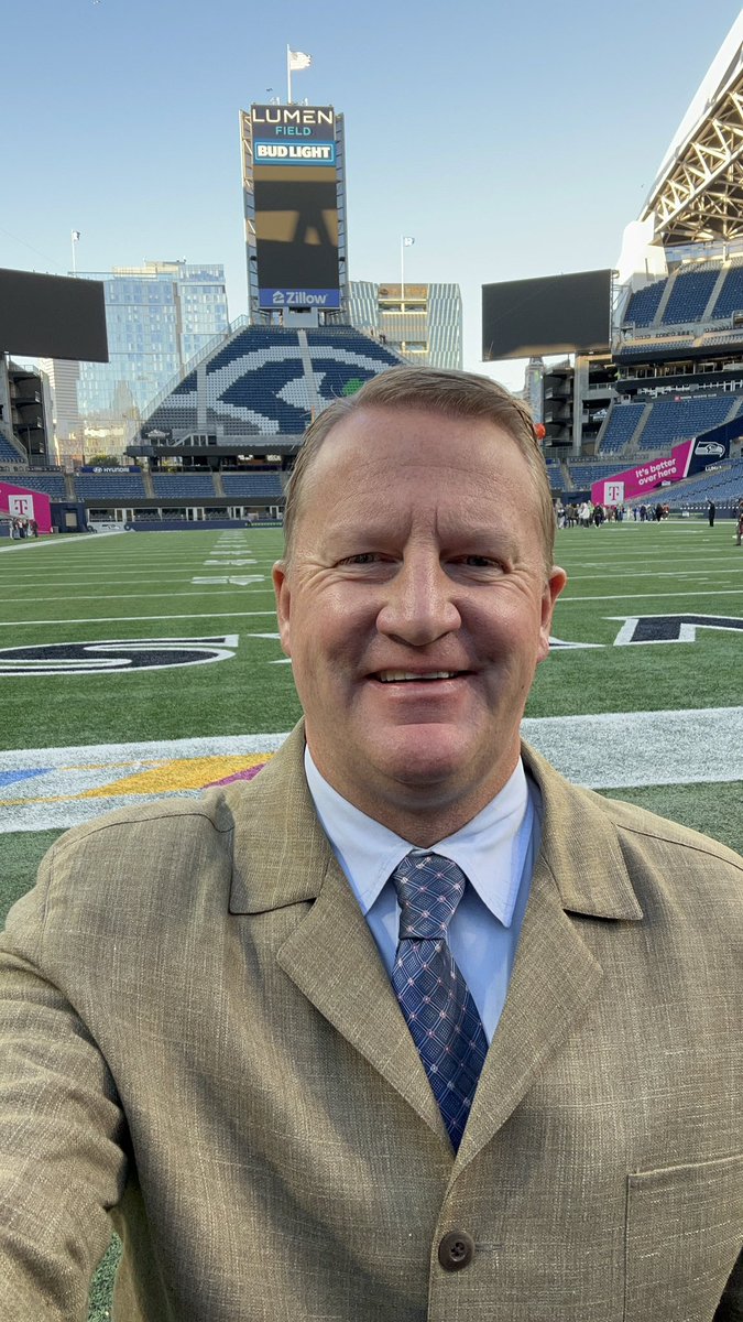 gbellseattle's tweet photo. This was my final day at @thenewstribune. 

21 yrs as an NFL beat writer for @mcclatchy. Laid off. Company slashed 40% of us.

Honored to end the national TNT #Seahawks legacy set by the late John Clayton @SandoNFL @DaveBoling @TNTMcGrath @edubnfl22 @ManyHatsMilles 

Thank you🫡 https://t.co/7w8OnzPSJu
