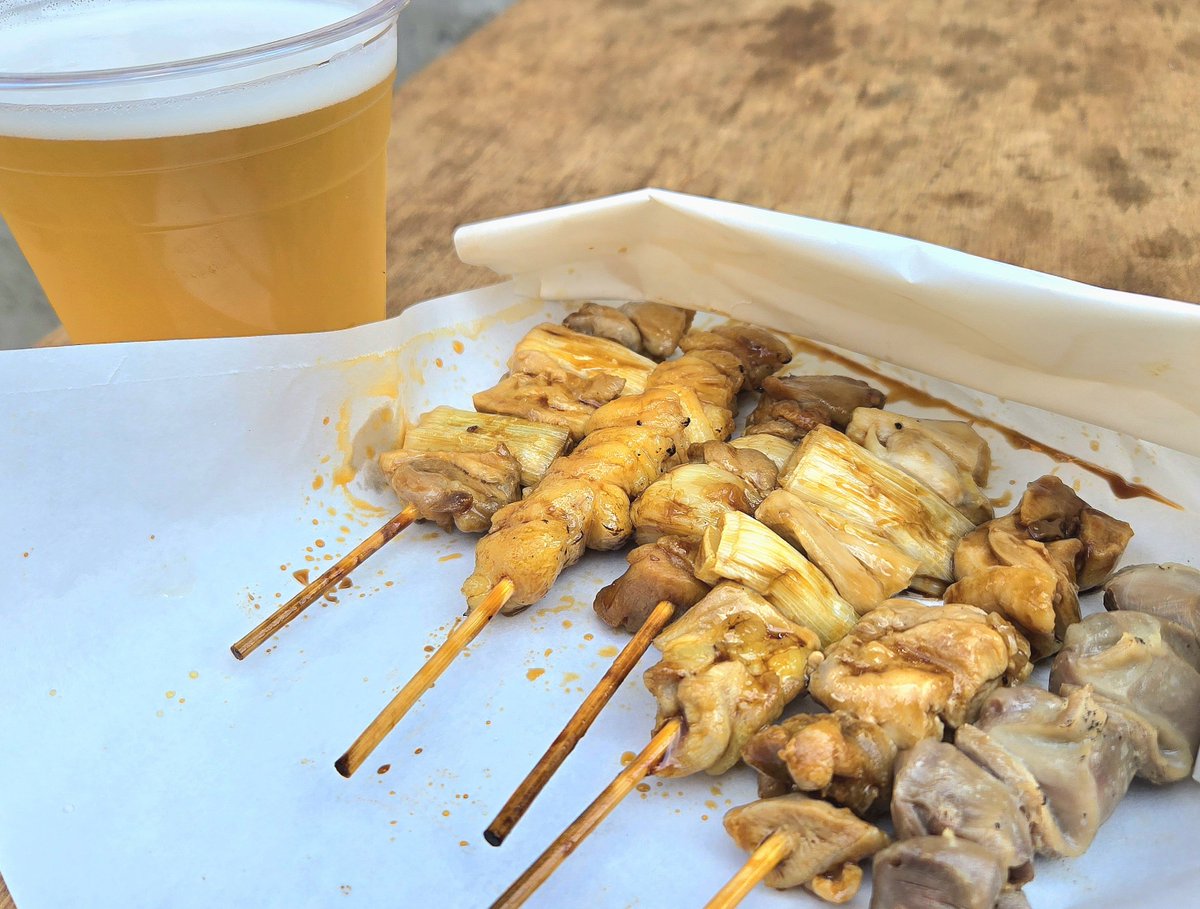 MMMQQQ999's tweet photo. 築地市場で焼き鳥と生ビール🤤
サクッと飲んで地元帰るぞー◎ https://t.co/tzpgRr9SmO