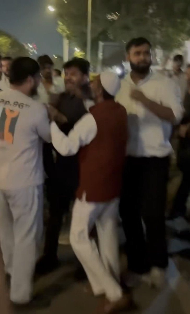 Muslim_ITCell's tweet photo. At Connaught Place Delhi, journalist Shyam Meera Singh reportedly caught a man wearing a Muslim-style cap while making objectionable remarks against Hindus during Anti-GyaneshKumar protest.

The Delhi Police must clarify the circumstances surrounding this incident. Were the individuals identified? Was any action taken against those allegedly attempting to disturb communal harmony?