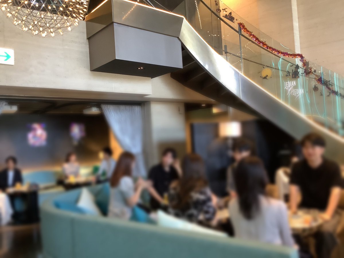 PREMIUMSTATUS's tweet photo. スタッフのユヅです☀️

現在、恵比寿『Ledian Lounge』様にて
審査通過者☆ミスプレミアム30s着席パーティーを開催中✨

🩵男性18名🩷女性18名　計36名様ご参加🍰
プチデザート付き🍨非日常的な最高のパーティーを🍸

その他着席パーティーはこちらから💁 https://t.co/uWqFOx6Hau

#婚活　#婚活パーティー　#街コン　#恵比寿
