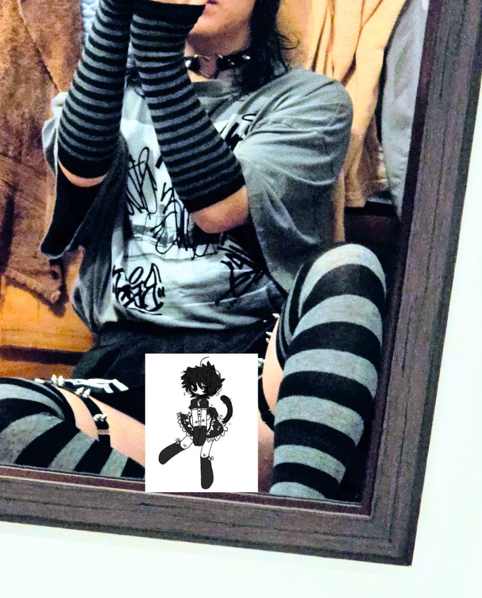 noisyzebra7106's tweet photo. For some weird reason I obtain more likes on censured posts than on straight up me naked, lmao.
So here's my new emo outfit ;3
#femboy #emo #goth #gay #nsfwtwt #nsfw https://t.co/e4IOWG2yBs
