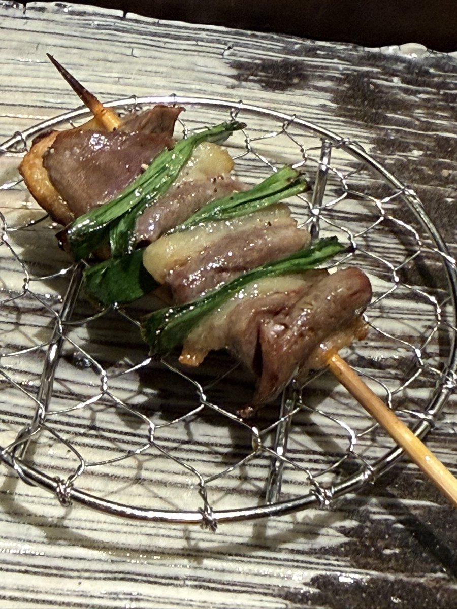 maejiyama's tweet photo. だいぶ省略しているけど、結構しっかり串が続く。昼を少なめにしてよかった。合わないところはコース最後まで辿り着けないが、この店は残さず食べられたよ！
コース最後まで行ける店は瀬尾、ひら野、今はなきとりアロマくらいだったけど。 https://t.co/SnuL8mi47c