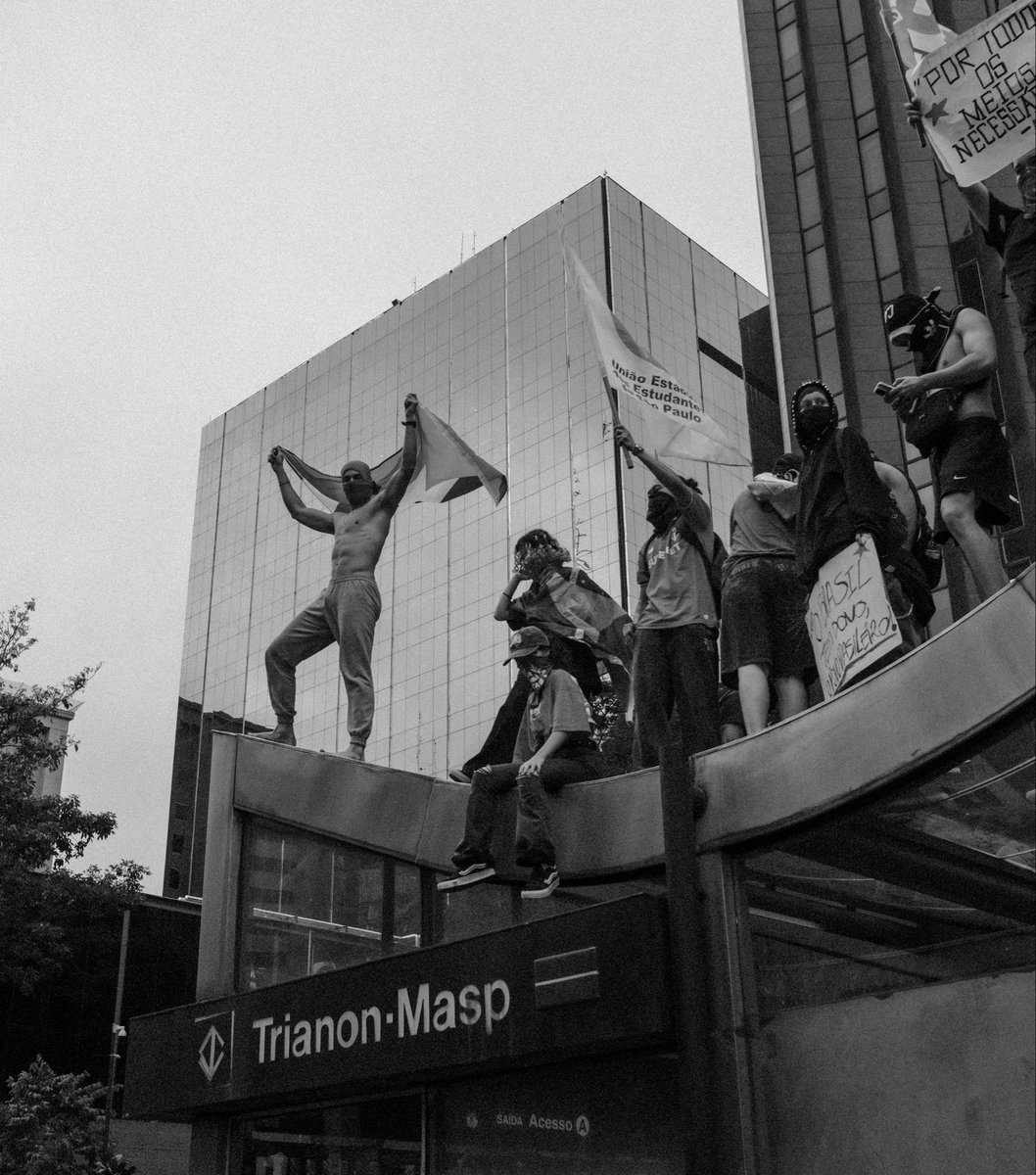 bruno_macciel's tweet photo. hoje participei de um dia histórico junto de mais de 1 milhão de gente boa, foi um prazer observar tanta vontade da estar presente.
obrigado. 
aqui algumas fotos que eu adorei tirar hoje
#manifestacao #manifestacaolula #manifestacaopaulista #lulapresidente2026 https://t.co/D4UjiyvZ85