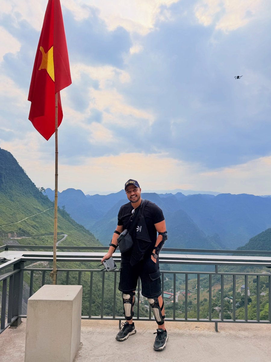 Qpham3323's tweet photo. 3 days. 350 km. Northern Vietnam. The Ha Giang Loop was one of the most unforgettable adventures of my trip: mountain roads, remote villages, and breathtaking landscapes along the Chinese border. An experience I’ll never forget. https://t.co/MiMGwloj8E