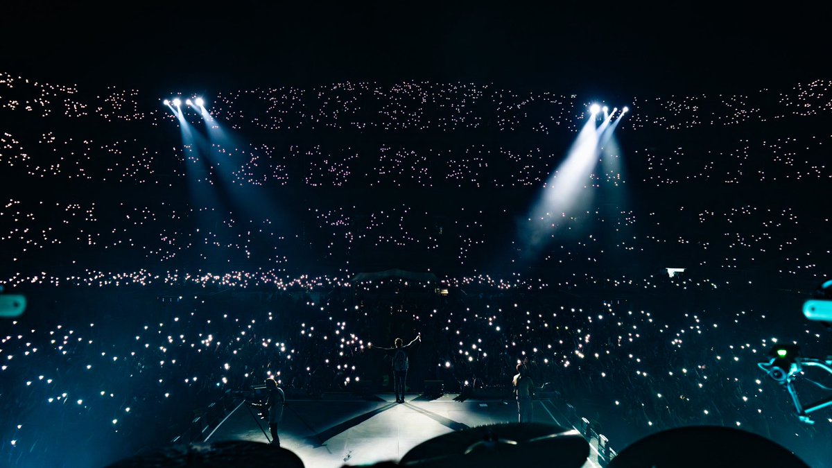 TheOfficialA7X's tweet photo. Indonesia — We Love You 🫶🇮🇩

📷: @TreNotC00l + @ravel_ent https://t.co/ikGKH2B4Fz