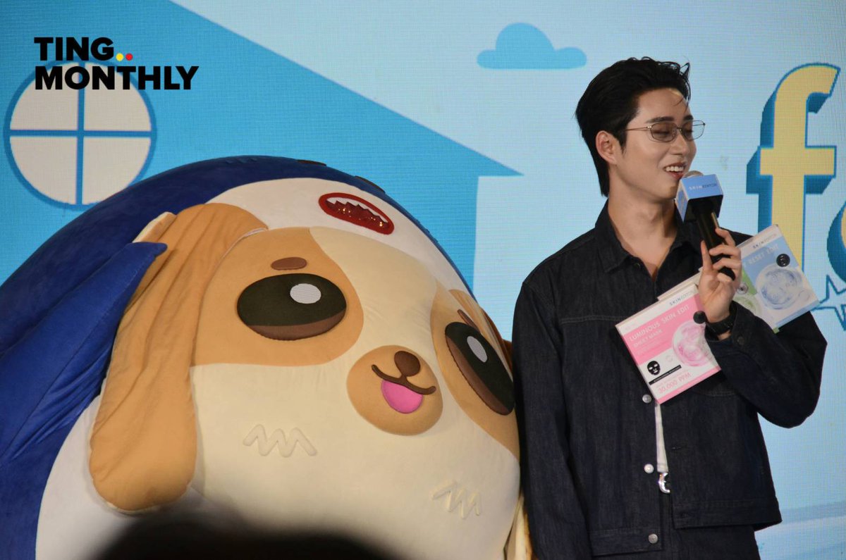 tingmonthly's tweet photo. เอส-ศุภ ควง WESLE เปิดตัวอย่างเป็นทางการในฐานนะพรีเซนเตอร์ของผลิตภัณฑ์ Sheet mask ตัวใหม่ล่าสุด ในงาน "Skin Editor :Famie Fest"
#SkinEditorFMFxEstWesley #est_rvp #WESLEY #SkinEditor #มาส์กดำผสมสด #SkinEditorxEST #SkinEditorFamieFest #TheEditorsPremiumSheetMask https://t.co/gBD7JKlHB1