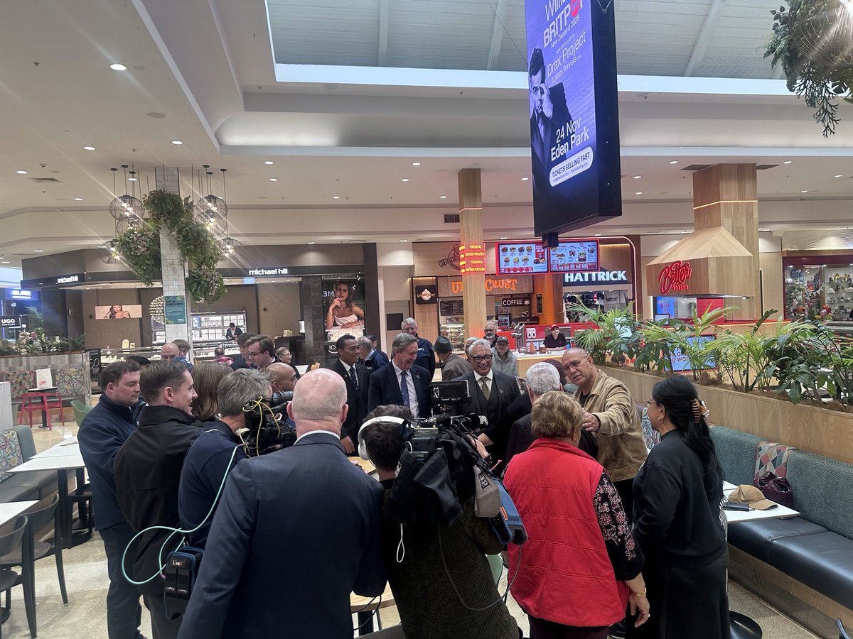 winstonpeters's tweet photo. Campaigning today visiting West Auckland businesses including Bon Accord, Madison Qualitex, Dayle ITM, and Accent Construction with the Rosebank Business Association. 

We talked about a few things including NZFirst policy of cutting SME company tax rate from 28% down to 20% and how much that would do for their businesses and their workers. 

Also had a walk through Lynn Mall in West Auckland with a really positive reception from everyone there!

Just 14 days until early voting! Remember to Party Vote NZFirst and let’s put New Zealanders FIRST!