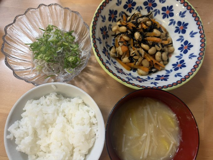 lrz371's tweet photo. 旦那に主食ないやんけーってキレられてんけどこれ出されたらキレますか？ https://t.co/IOozHabpVg