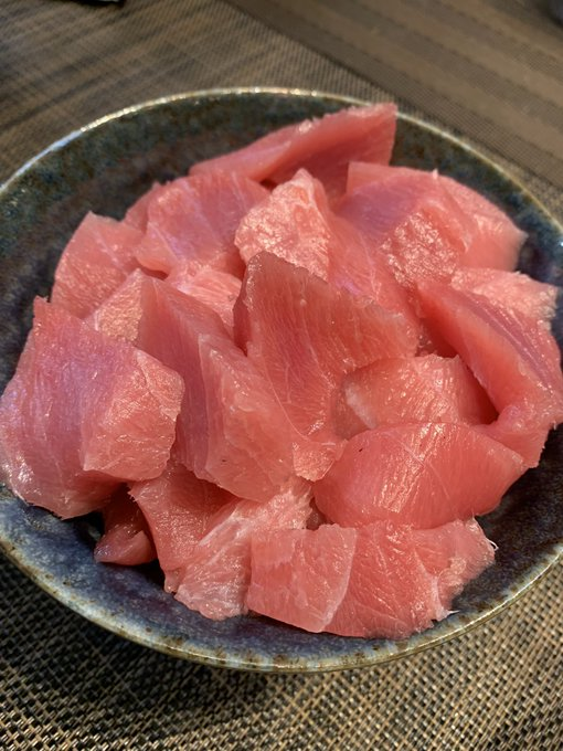 Carolineveidris's tweet photo. 鉄火丼、醤油が無い‼️皆さん何で頂きますか📷 🤗 https://t.co/3C0POd99GD