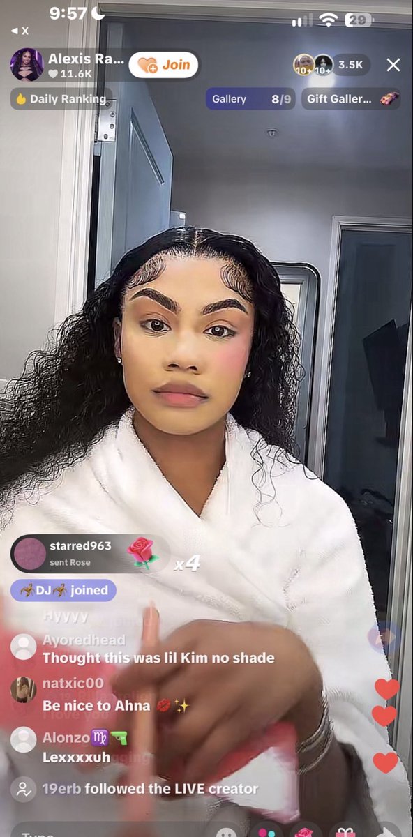 1randomboy_'s tweet photo. Me after trying to do my own makeup https://t.co/mnr9f2lWfp
