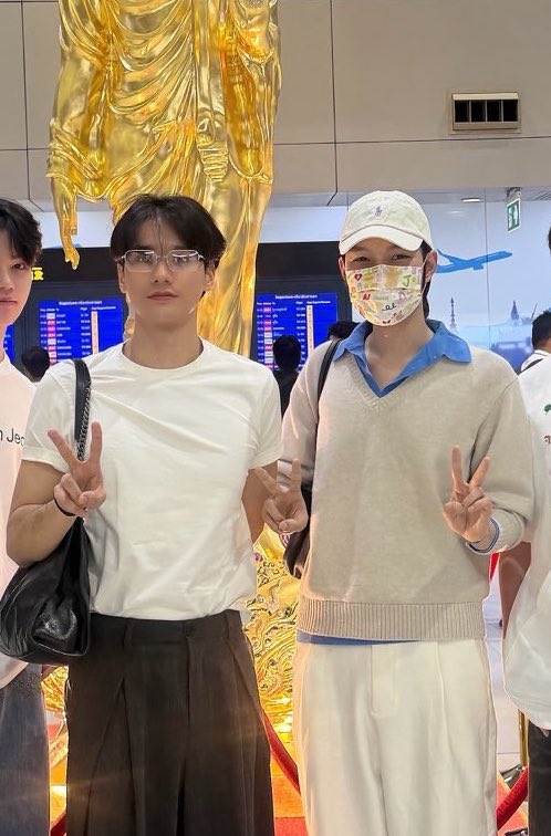 great_tofuu's tweet photo. ถ่ายรูปเวลาไปทำบุญมู้ดคือพ่อแม่ในกลุ่มไลน์ทัวร์ 9 วัดมาก https://t.co/w21SdhPWzf