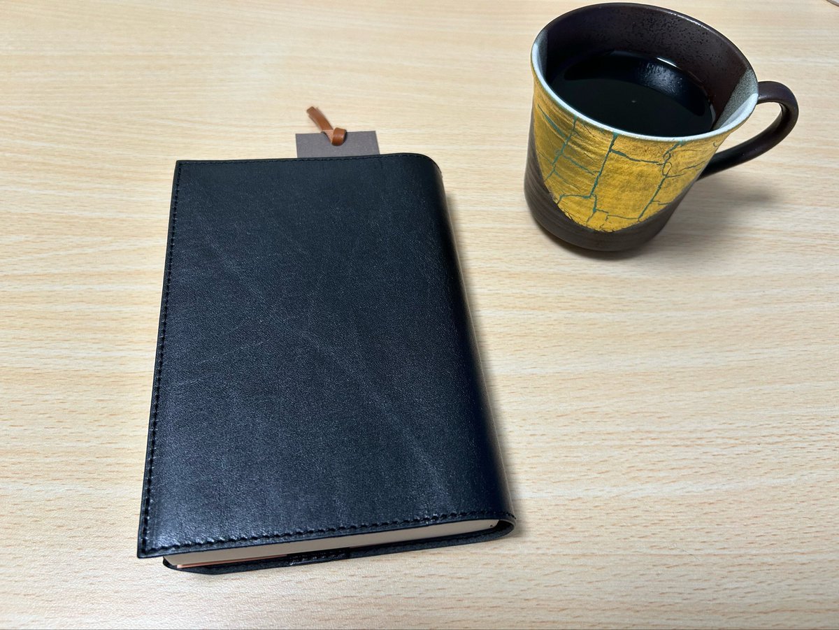 d_Dostoevsky's tweet photo. レザーのブックカバーを買いました。
質感はかなり良い感じで、ドストエフスキーの作品をより楽しめそうです… https://t.co/vQw1R3ofOU