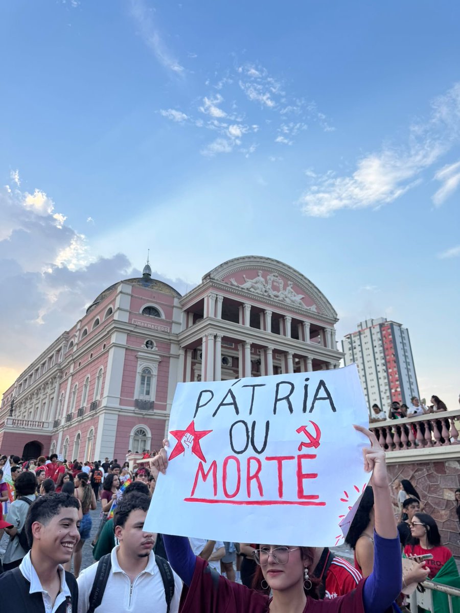 ffelipecrf_'s tweet photo. manaus não sera terra de fascista imperialista!!! https://t.co/8xw3TpcZqe