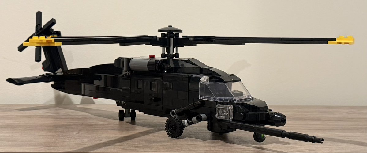 FlowBreacher's tweet photo. Also my MH-60 “nighthawk” and MH-47G Chinook in Lego form. https://t.co/Dw8vw4T3Bl