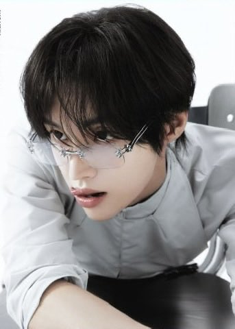 ggangz_02's tweet photo. 이거 진짜 똑같은 컨셉포토 같다 https://t.co/6jdbyQLmCI