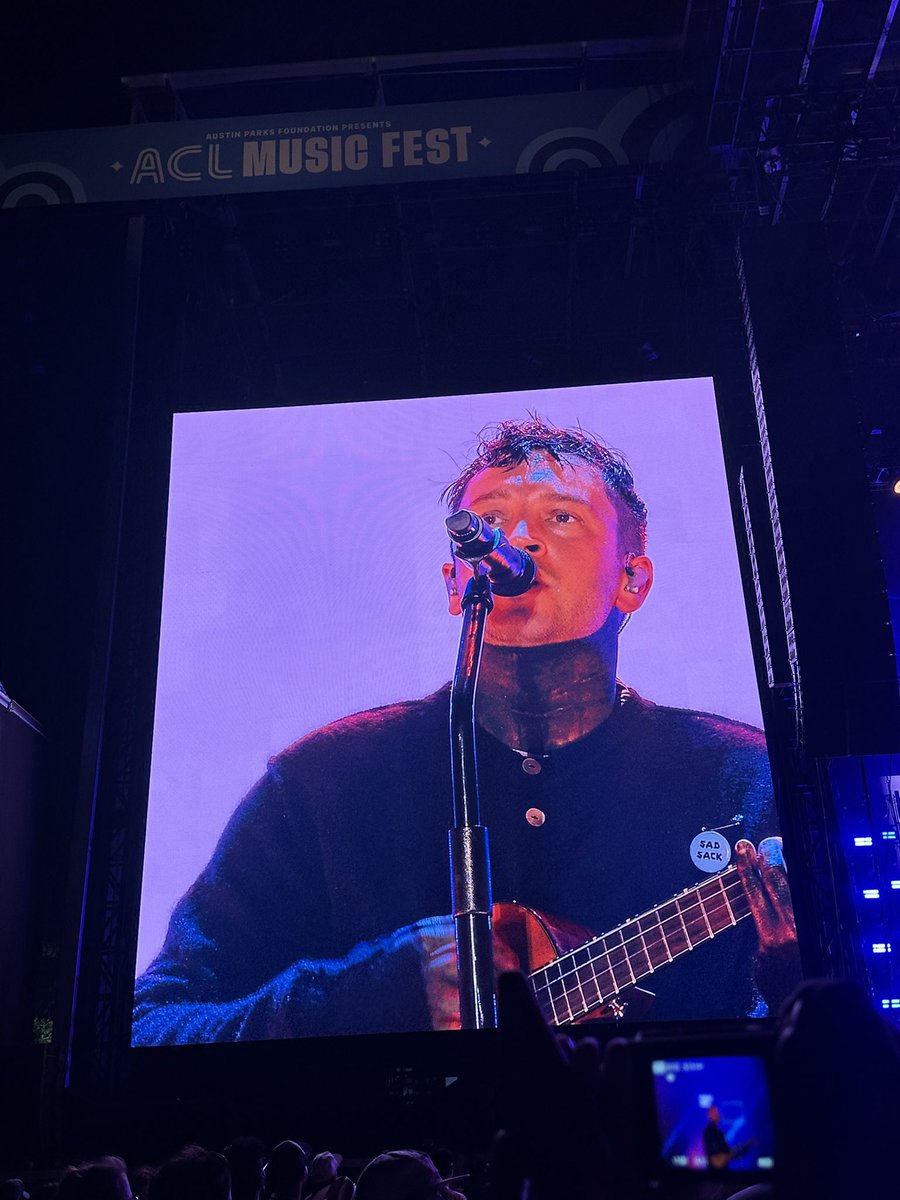 PilotsCraving's tweet photo. Tyler Joseph wearing “Sad Sack” pin tonight. https://t.co/nJgjEIEF21