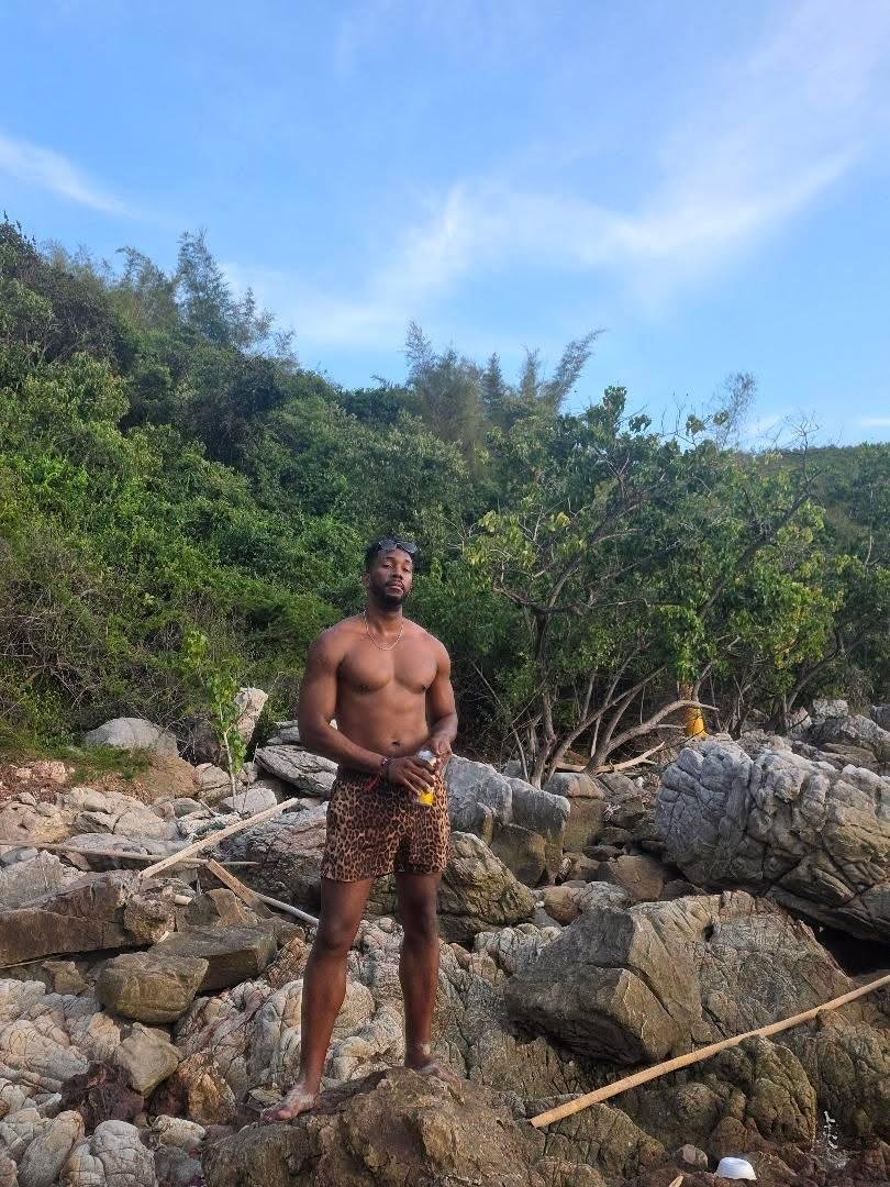 chefjordi93's tweet photo. Anybody want to join me for some drinks on the island? 😉😘 https://t.co/opn4kD8Hve