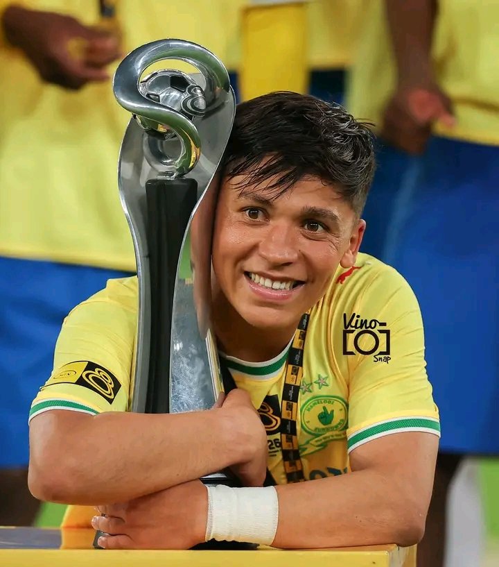 MrNkosi072's tweet photo. In South African football, we have midfielders… and then there's Marcelo Allende who walks alone. 😭🔥

A different breed. A different level. A midfielder without competition in this league.

Ai Bafana bam, inkuzi le! 😂💛 https://t.co/48jW1NTP7w
