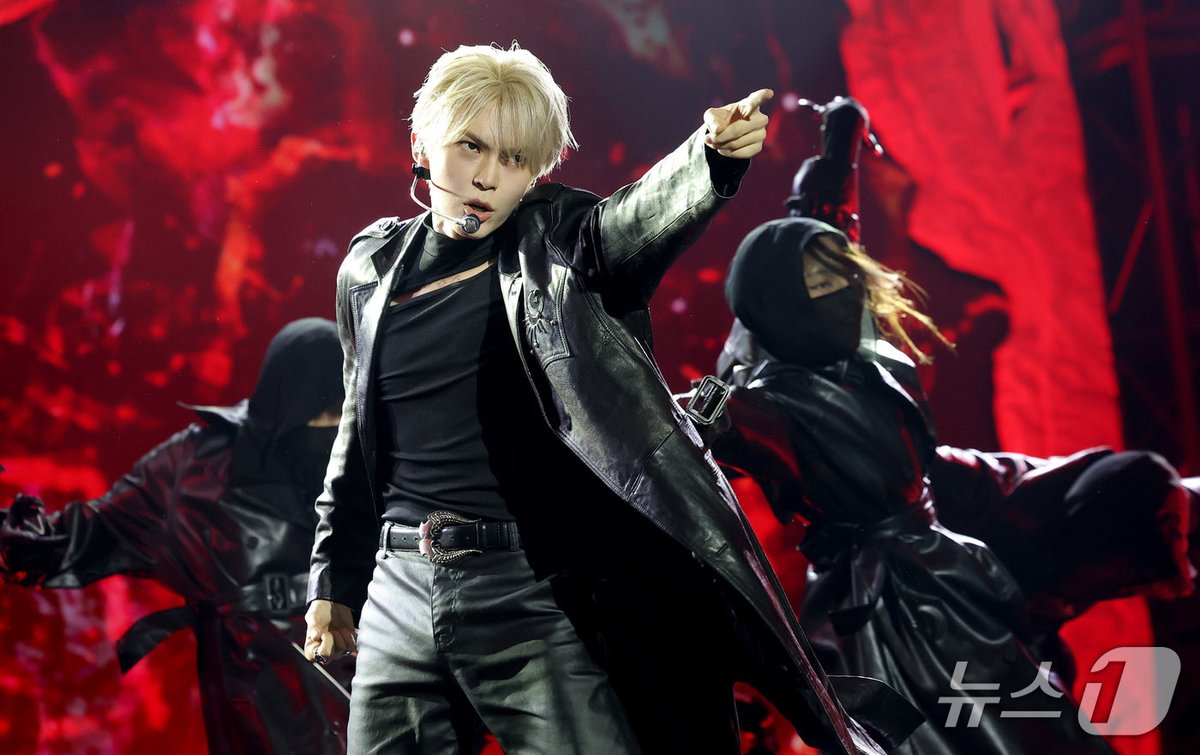 icecubebin's tweet photo. undead performance sneak peek! 😮 it looks so cool and intense https://t.co/Fmlc1XO2GJ