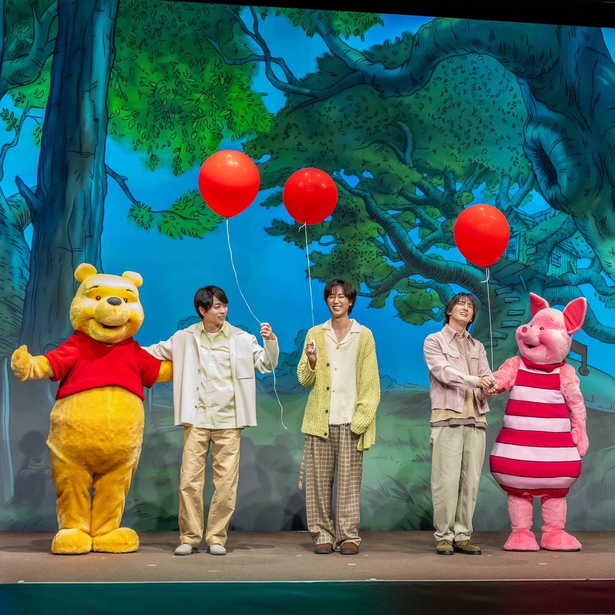 DtimesJP's tweet photo. #櫻井翔 さん #SnowMan #阿部亮平 さん #TravisJapan #川島如恵留 さん登壇！
「くまのプーさん」原作デビュー100周年記念イベント“ #森のおはなし会 ”
本日10月12日に開催されたイベントの様子をレポート☆
#プーさんタイム
詳細→https://t.co/R9l1PJXh1a https://t.co/R9bJ0czCzX