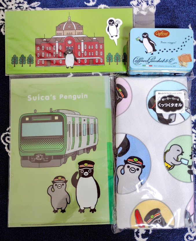 mogukumi's tweet photo. 今日のペン利品。
欲しかったカンカンは完売でした。
東京駅ではカファレルのSuicaのペンギン缶を。上野に移動してくっつくタオルとクリアファイル。裏も中もかわいい。
#Suicaのペンギン 
#ペン活
#PenguinYears https://t.co/oao2DbmCYF