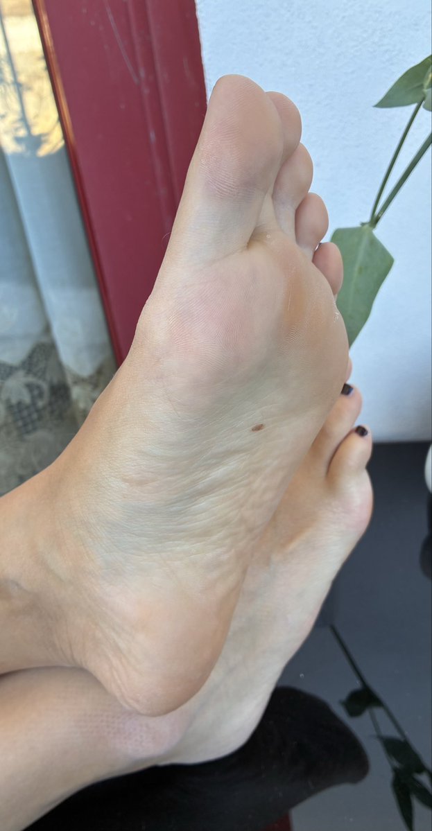 Goddessscasey's tweet photo. @Superior_Feet @QueenJade111 https://t.co/mq6uaNZlDQ
Free page🔵⚪️ https://t.co/n33u29dltO
