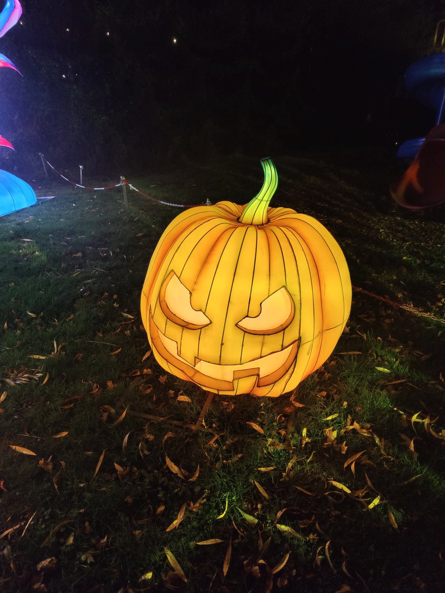 Twistedpixie6's tweet photo. Pumpkin time is on the horizon what are you gonna dress as? https://t.co/FWXrO1Oxx0