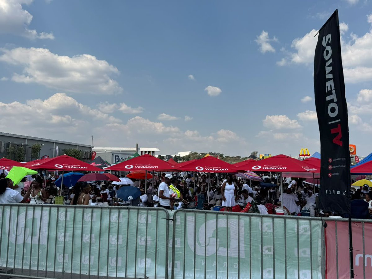 SowetoTVchannel's tweet photo. 🤍🔥 ALEX MALL SOUL SESSION 🔥🤍
A Saturday filled with soulful music, great vibes and unforgettable moments! 🎶✨ Relive the highlights of the All White experience, featuring incredible music, amazing people and pure entertainment. 🥂📸

#AlexMallSoulSession #DJGrant #SowetoTV https://t.co/2W0nK8y5zI