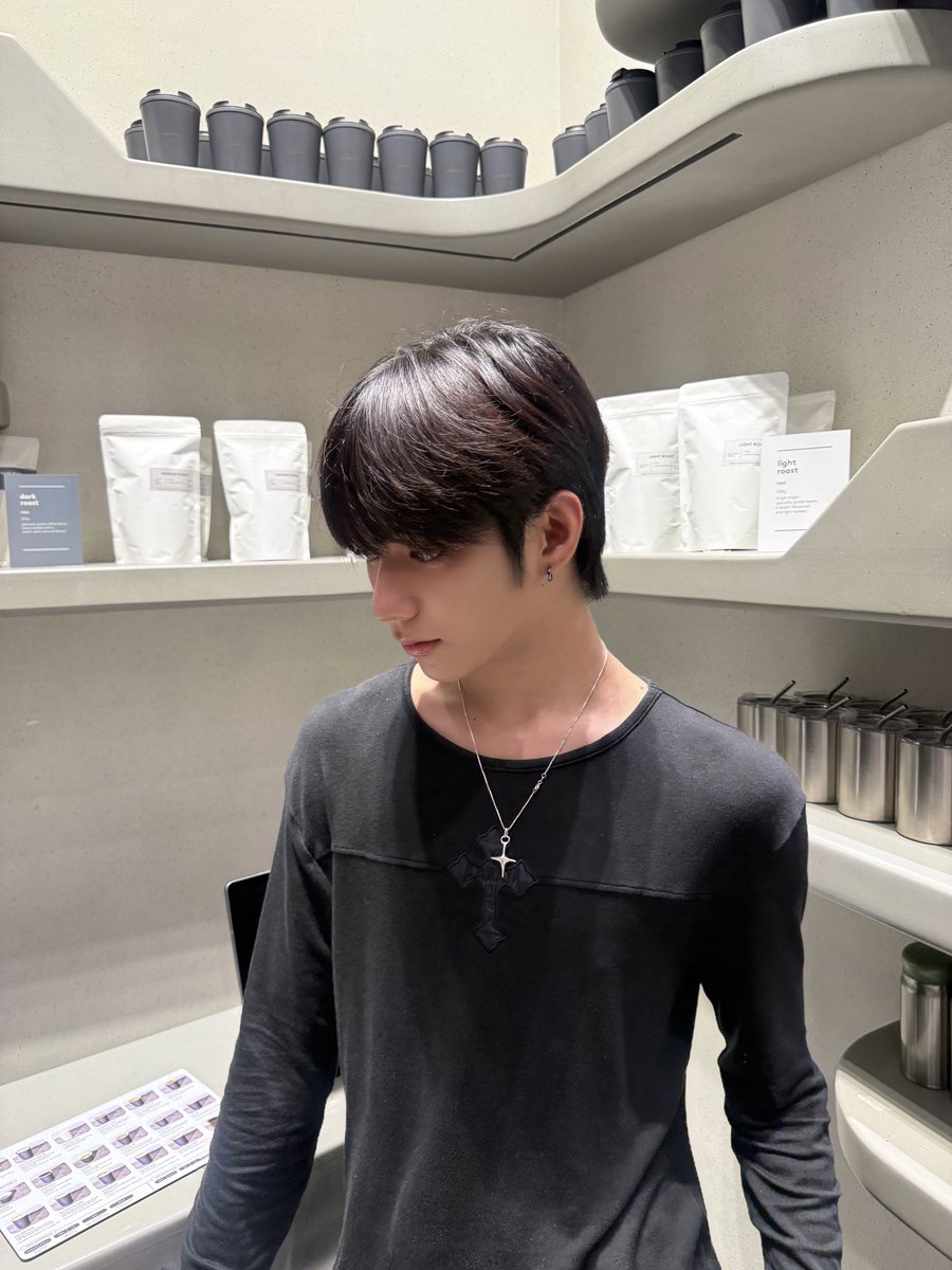 AHOF_official's tweet photo. nyum 😋

#AHOF #아홉
#JL #제이엘 https://t.co/X0w7FDonKn