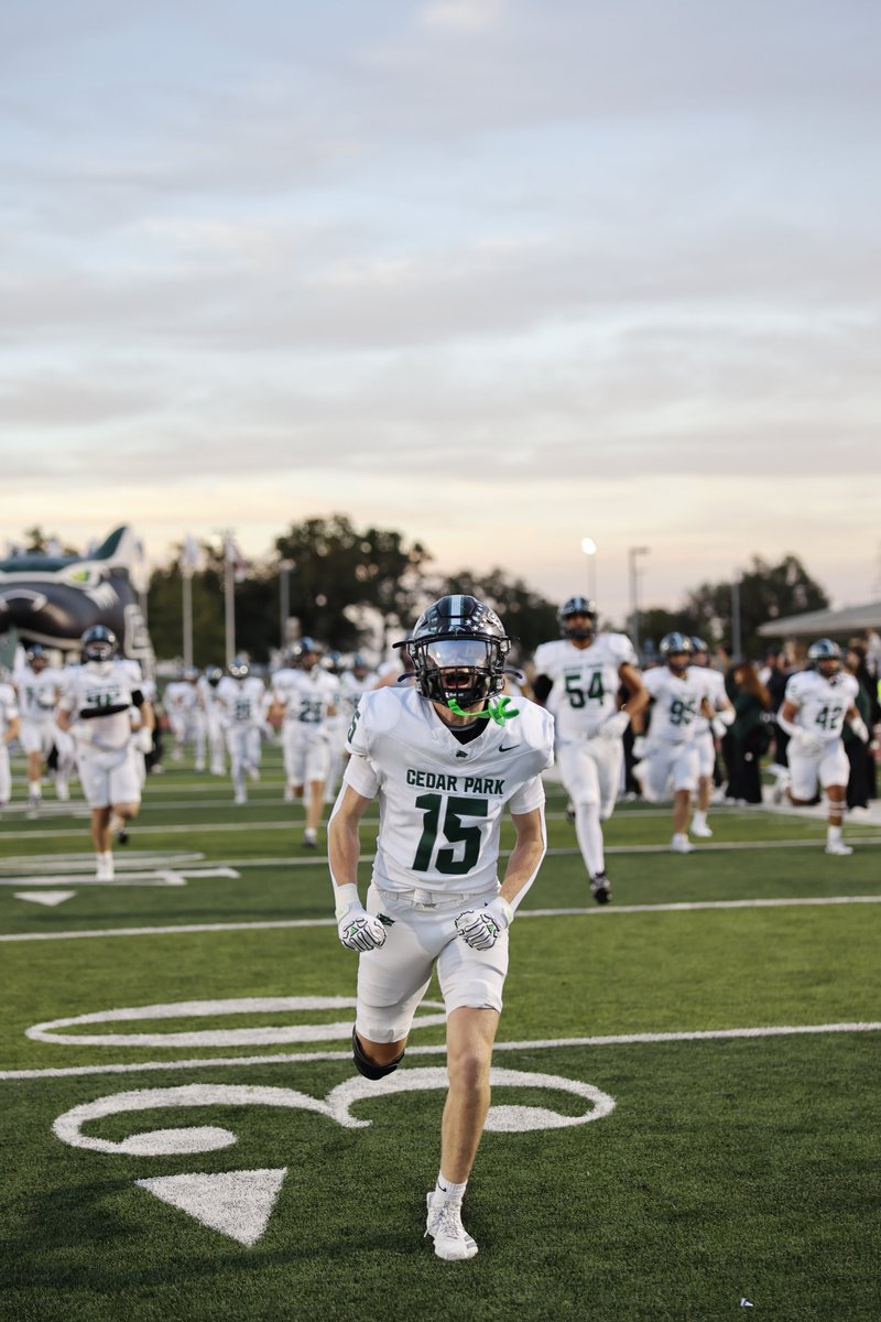 SteveRCannatt43's tweet photo. Final: Cedar Park over Vandegrift. Wolves stay undefeated at 8–0. Statement made. 🐺💚🔥#OneStandard #Attack #NoQuit #LockIn

@Cedar_ParkFB @CoachQCPProud @AllenMarrow @nadnerbmac https://t.co/uleMzjNmCe