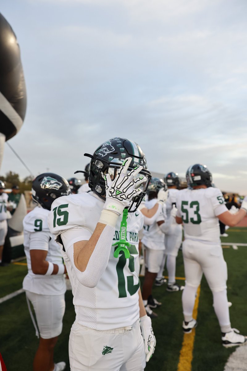SteveRCannatt43's tweet photo. Final: Cedar Park over Vandegrift. Wolves stay undefeated at 8–0. Statement made. 🐺💚🔥#OneStandard #Attack #NoQuit #LockIn

@Cedar_ParkFB @CoachQCPProud @AllenMarrow @nadnerbmac https://t.co/uleMzjNmCe
