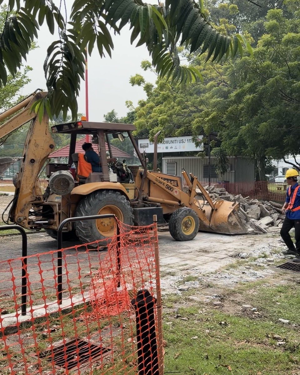 michellengms's tweet photo. USJ 11/3 residents have been waiting for the damaged slabs near the neighbourhood playground to be repaired. Now, RM130,000 has been allocated for resurfacing works, marking a meaningful step towards a safer, more accessible park for the community. https://t.co/H1MUys41wI
