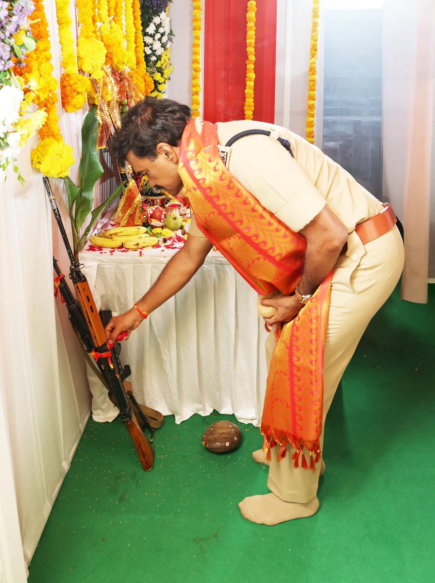 CVAnandIPS's tweet photo. Performed the customary Ayudha Pooja at our office this morning. The reverence we show towards the tools and equipment we use in our daily lives, along with their proper upkeep, goes a long way in ensuring good output in all that we do.

Prayed for the well-being of all police personnel and their families.