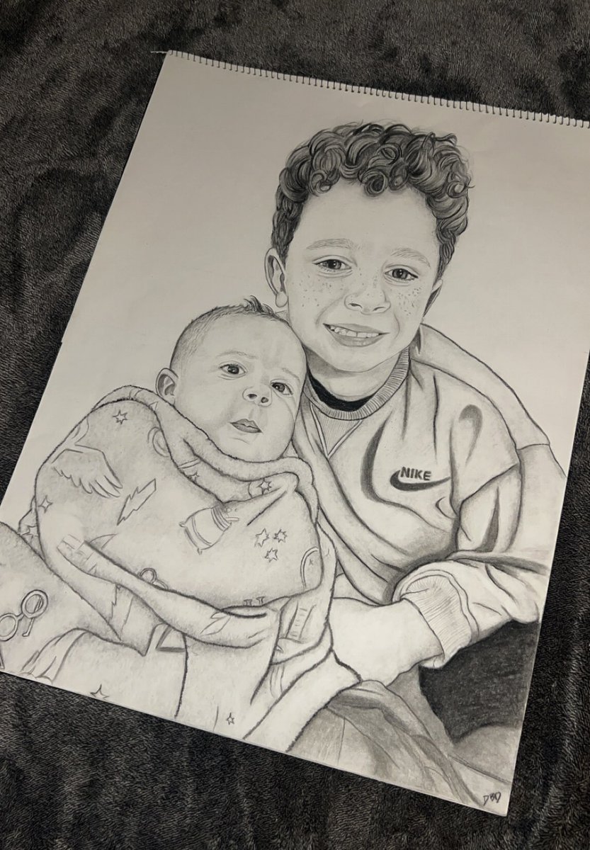 devonbliss's tweet photo. Offering a limited time Holiday deal on Black &amp; White pencil portraits on 18x24in drawing paper✍🏼
$150 to draw 1 person or $250 for 2 people. a half deposit is required upfront and the remainder can be paid once it is finished. 
Turnaround time is 1-2 weeks
Located in Newport, RI https://t.co/U0uKvVpMDt