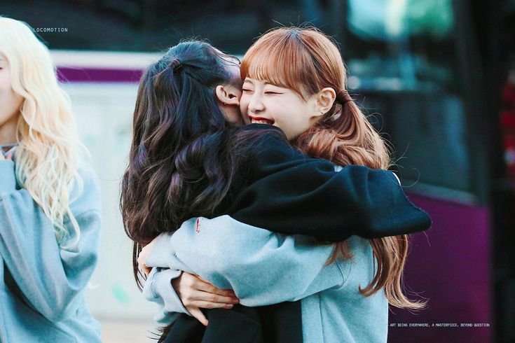 chuukiom's tweet photo. it’s my silliest bunny day! 🐇 erones, someone special just got a year older, my baby Heejin! please wishing her a bunch of birthday wishes! 𑣿 today and forever, i’ll love you with my whole heart, no part missing! wishing you the dreamiest day ever! big kiccie for you! ☻ ♥︎ https://t.co/gHgTLiaaX0