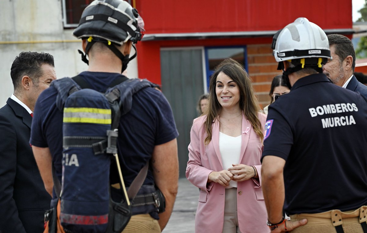Rebeca_Murcia's tweet photo. 👨🏻‍🚒 Nuestros bomberos ya cuentan con la torre de prácticas más alta de España, con 30m. de altura.

🔝 Una instalación de referencia que les permitirá entrenar en condiciones de máxima exigencia.

Seguimos construyendo una Murcia Preparada 💪🏻 https://t.co/bgD8xYihzv