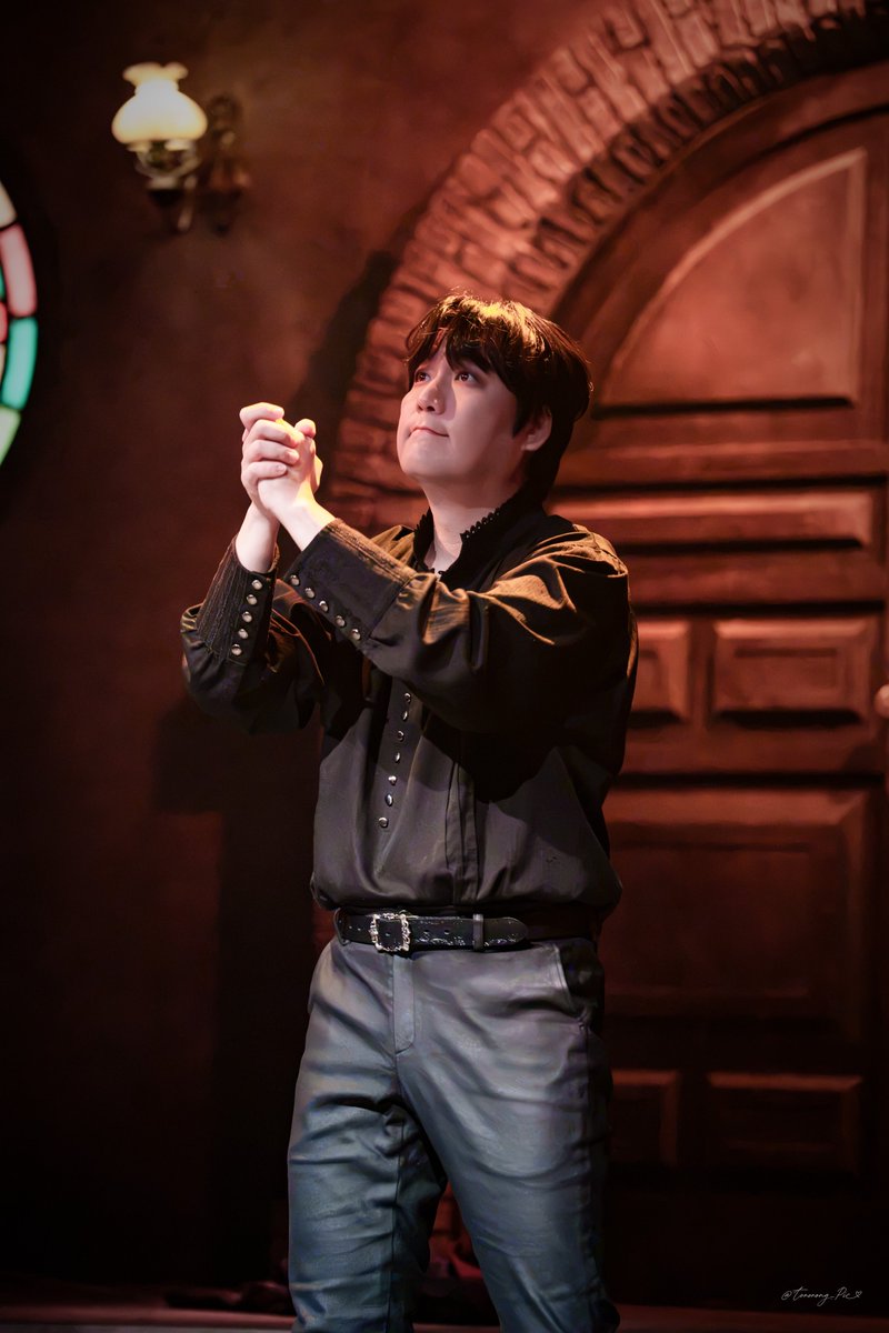 Tororong_Pic's tweet photo. 261011 14:00 연극 <스타크로스드> 커튼콜

#플레이어 役 정상윤

초롱초롱✨✨ https://t.co/HJHdgkZmXT
