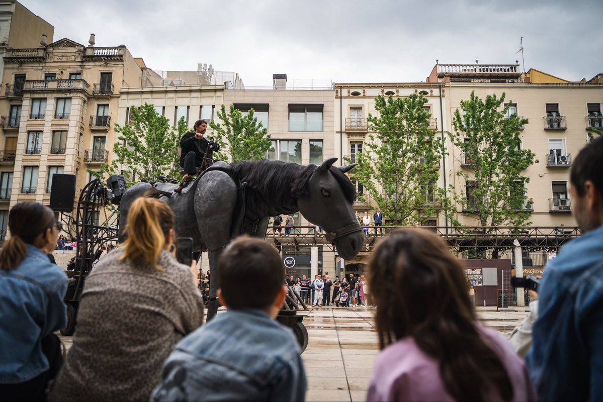 firatitelles's tweet photo. 🚨🚨🚨🚨

🇬🇧 LAST WEEK TO SUBMIT SHOWS FOR THE 28th PUPPET FAIR OF LLEIDA.
ALL THE INFO AND LINK IN THE BIO.

🇪🇸 ÚLTIMA SEMANA PARA PRESENTAR ESPECTÁCULOS PARA SER VALORADOS PARA LA 38ª FIRA DE TITELLES DE LLEIDA.
TODA LA INFO Y LINK EN LA BIO. https://t.co/Q3CrdqKTdb