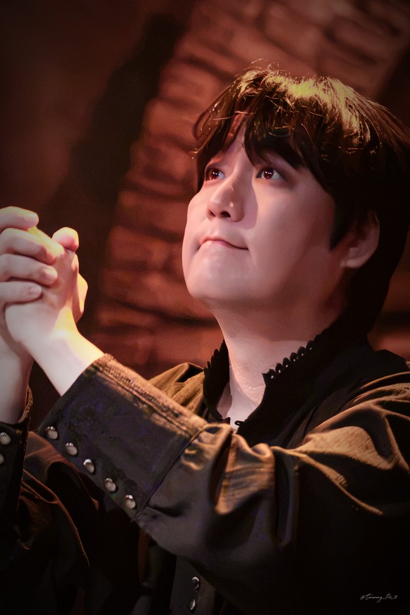 Tororong_Pic's tweet photo. 261011 14:00 연극 <스타크로스드> 커튼콜

#플레이어 役 정상윤

초롱초롱✨✨ https://t.co/HJHdgkZmXT