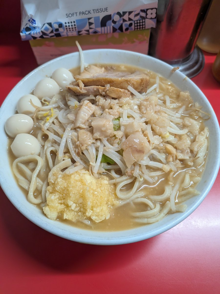 UNAGI_g's tweet photo. ラーメン二郎　仙台店2
小ヤワメ
ニンニクヤサイ少アブラ
TPウズラ

1ヶ月ぶりの二郎、空いてたので麺ヤワメで、デロデロ麺が好みすぎる、スープがめっちゃ乳化しててマイルド
カエシ入れて塩分アップや、お酢入れてサッパリさせて腹パンでした

#ラーメン
#ラーメン二郎
#二郎
#ラーメン二郎仙台店2 https://t.co/wGfxOBxLql