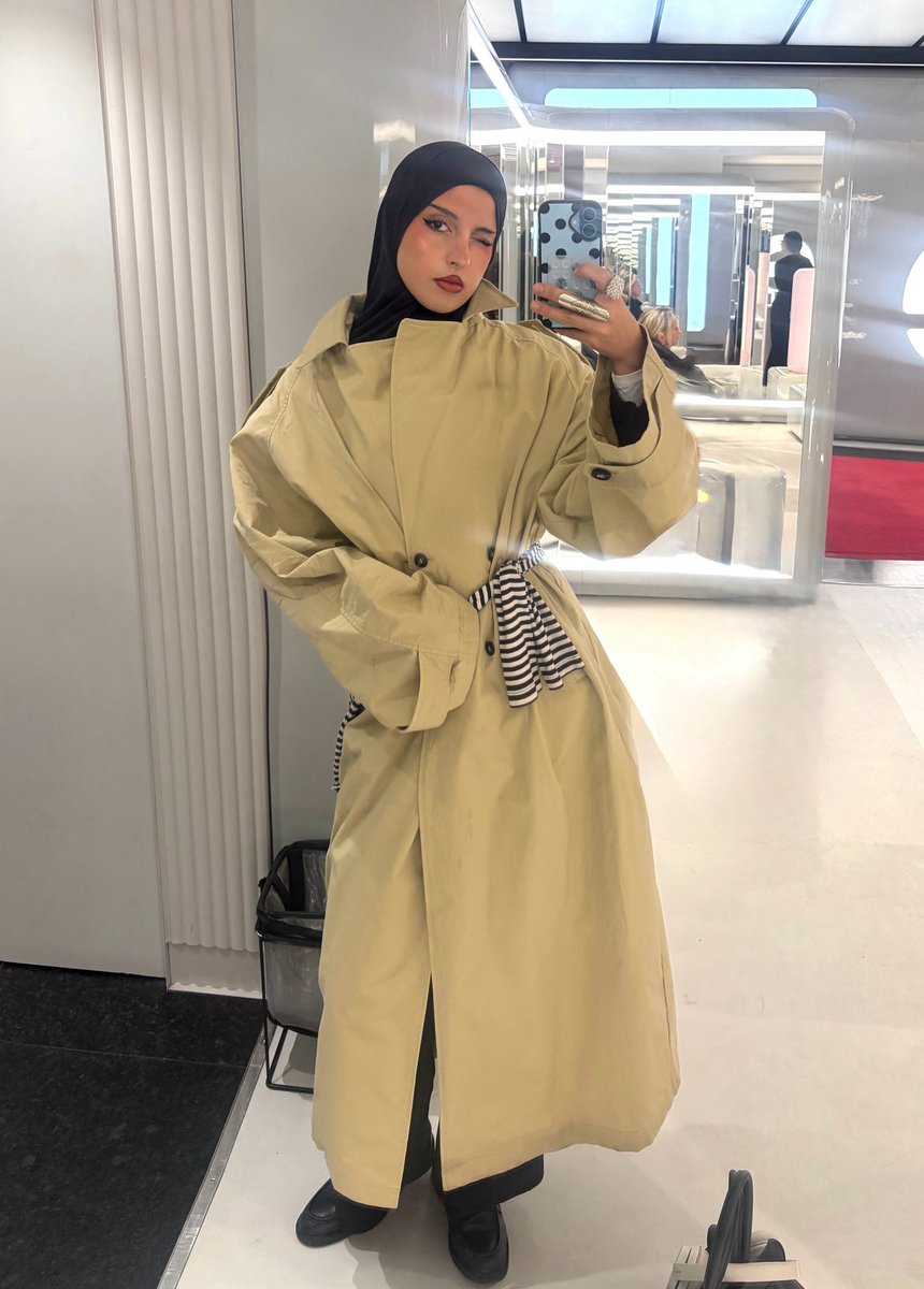 Oumsghhh's tweet photo. Outfit du jour https://t.co/7MB7GMOkVH