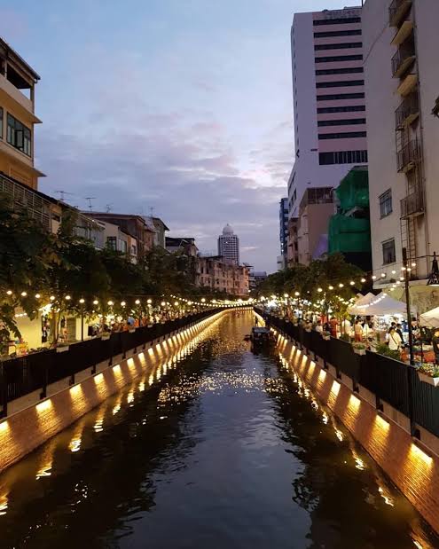 KevinBlaine's tweet photo. Bangkok has canals that earned it the nickname “Venice of the East.” Waterways still shape the city #Bangkok #Thailand #travelthailand #thailandtravel https://t.co/NG0oWQuJFh